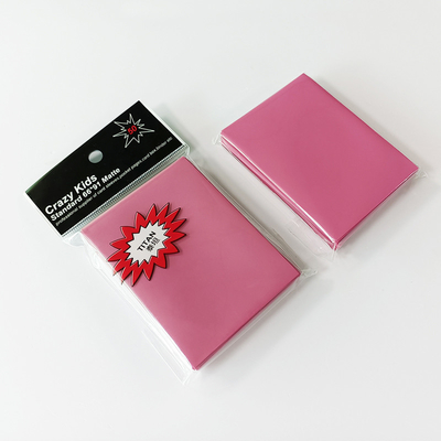 Protector de tarjeta de comercio rosa MTG / Naruto / Pokemon Card Sleeves 63X88mm Fit