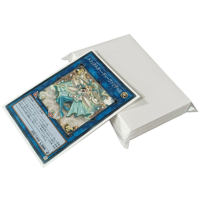 El juego de mesa de encargo del tamaño estándar YGO 62x89m m envuelve la textura blanca de las fundas plásticas de la tarjeta