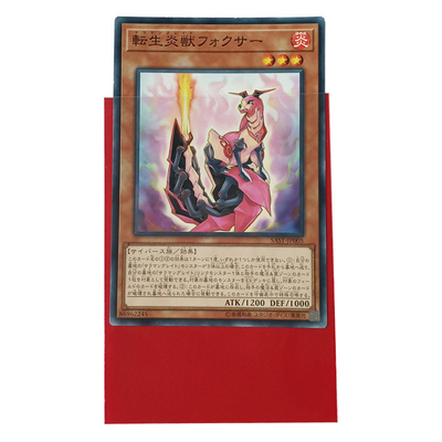 La tarjeta 62x89m m roja de encargo de CPP YuGiOh envuelve las mangas anaranjadas de la tarjeta de comercio de la textura